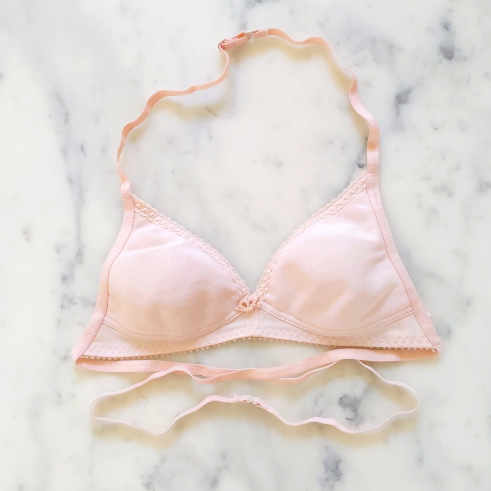 NWOT. Formfit Backless No Wire 32A Bra.